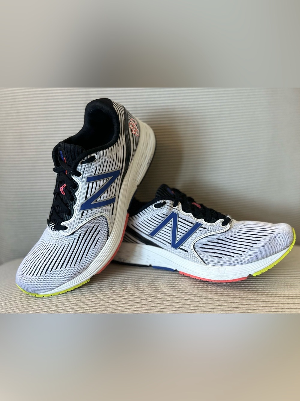 New Balance Women’s 890v6 running shoes size 9.5